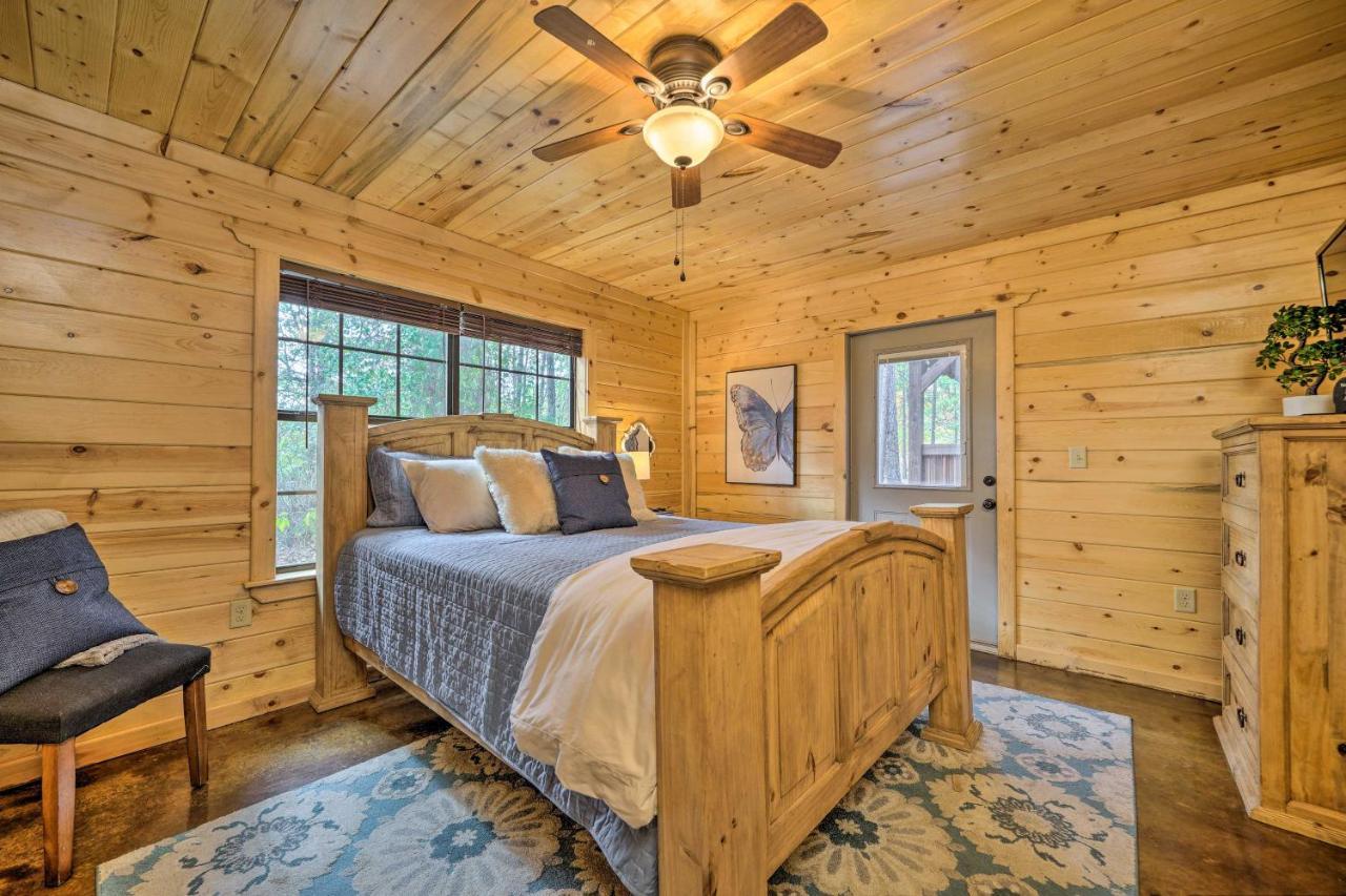 Cabin With Hot Tub And Games, 4 Mi To Beavers Bend! Broken Bow Buitenkant foto