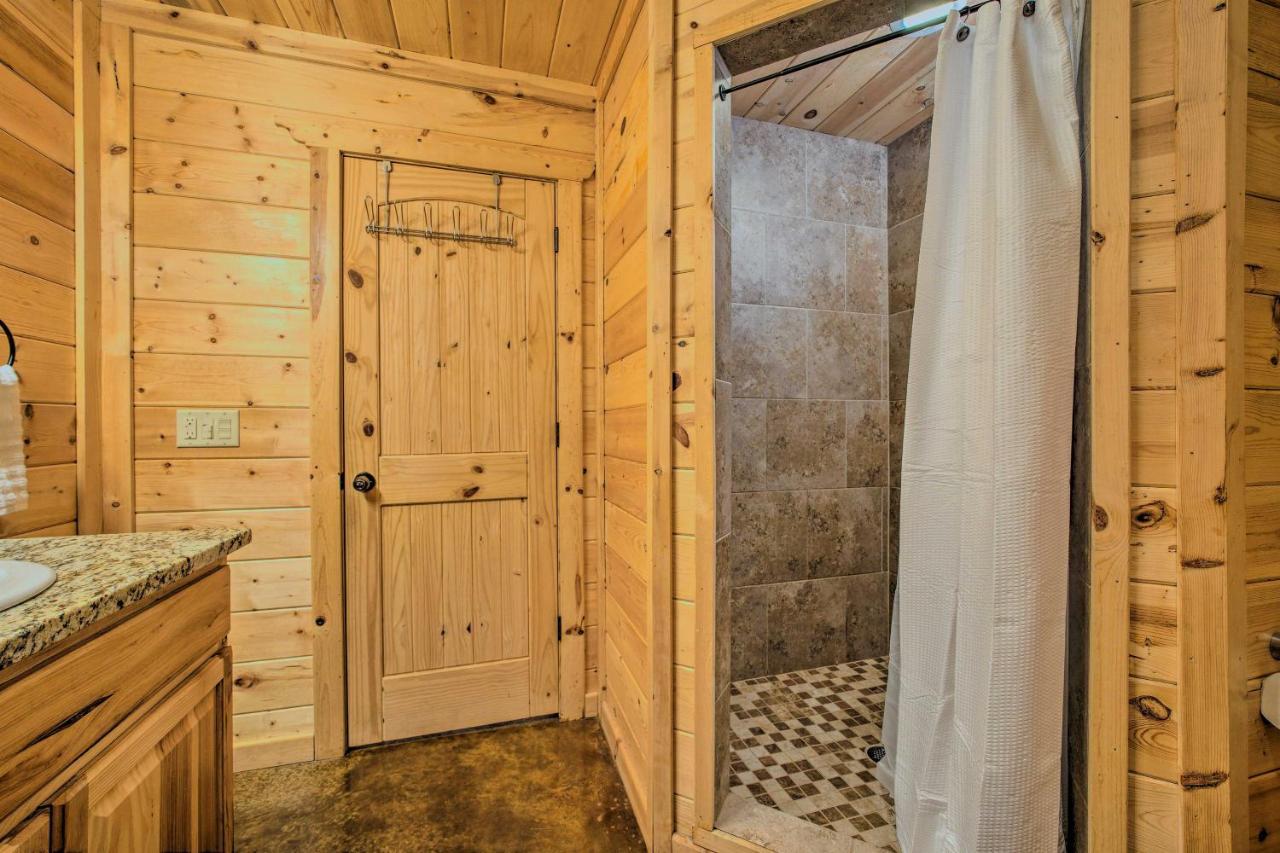 Cabin With Hot Tub And Games, 4 Mi To Beavers Bend! Broken Bow Buitenkant foto