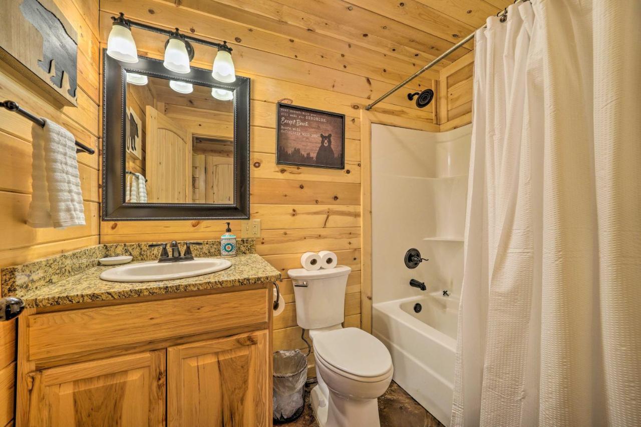 Cabin With Hot Tub And Games, 4 Mi To Beavers Bend! Broken Bow Buitenkant foto